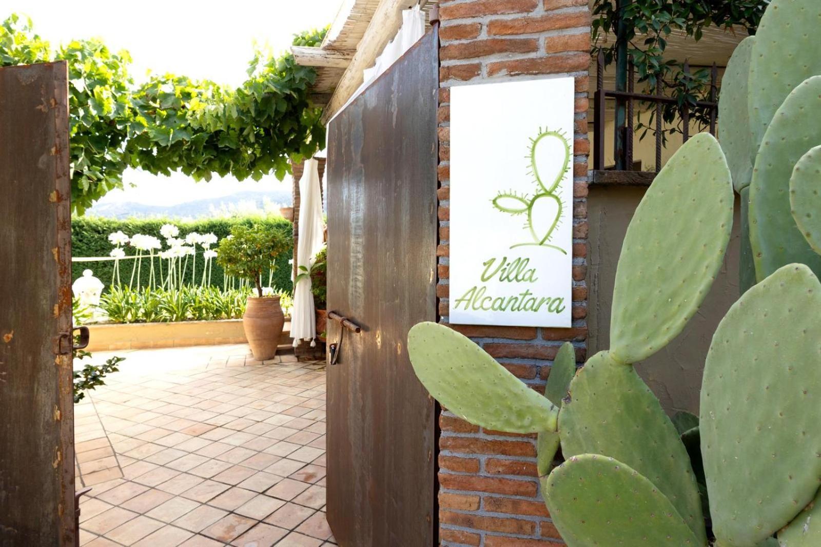 Villa Alcantara Di Charme Graniti Exteriér fotografie